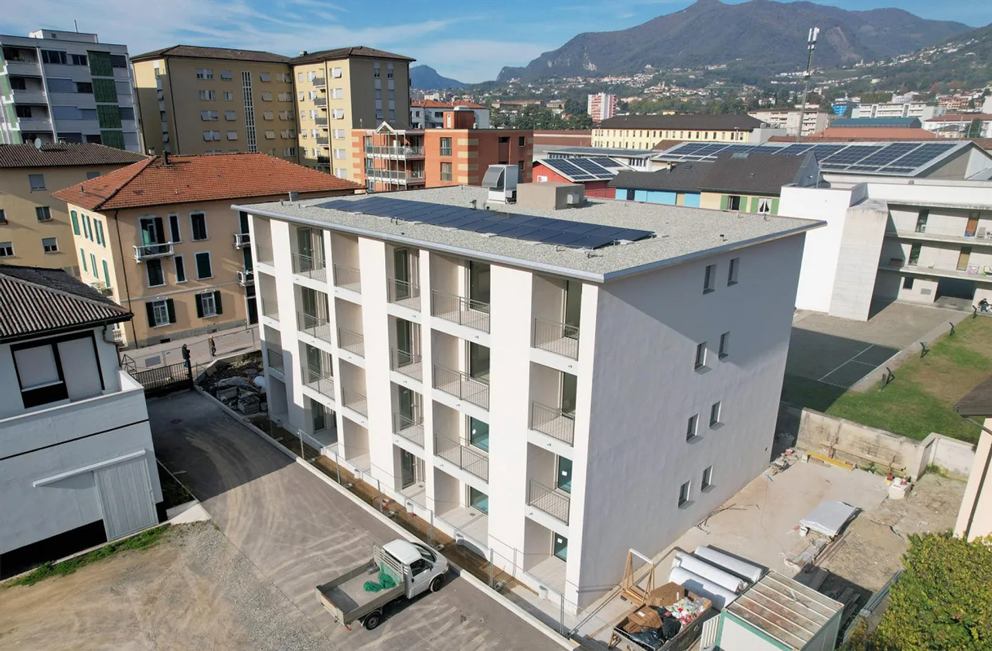 New apartment in a convenient and strategic area - Photo 2 of 14