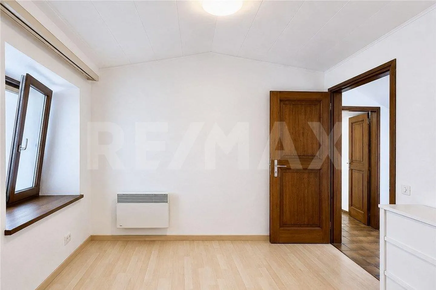 Haus mit Garten und 4 Parkplätzen - Foto 11 von 13