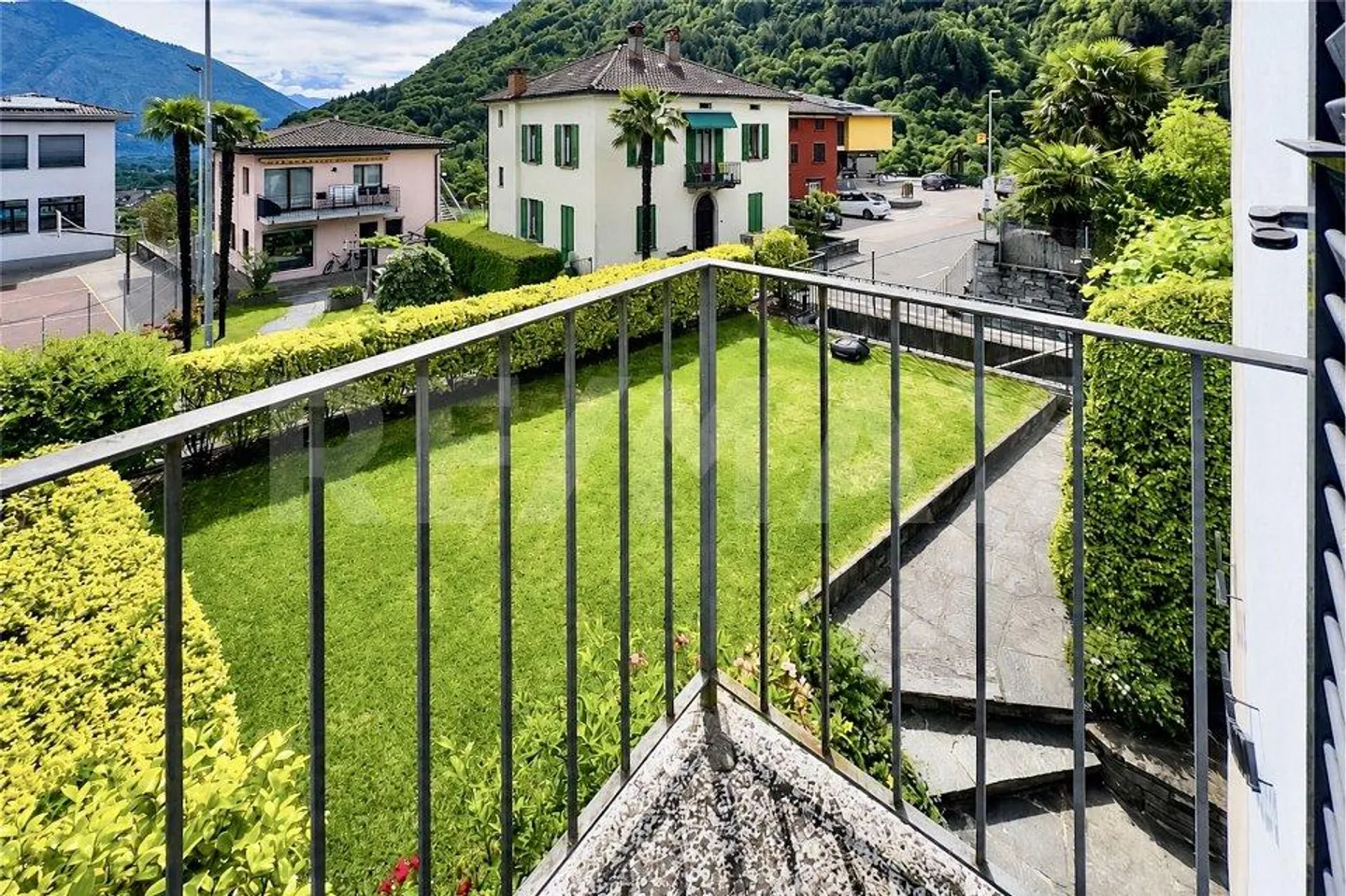 Haus mit Garten und 4 Parkplätzen - Foto 12 von 13