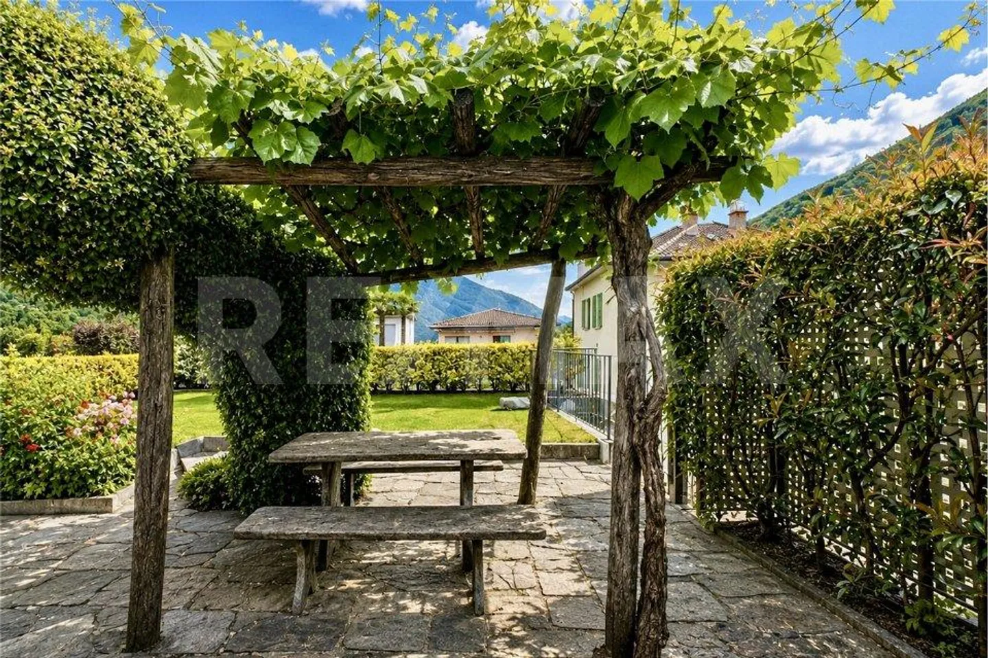 Haus mit Garten und 4 Parkplätzen - Foto 13 von 13