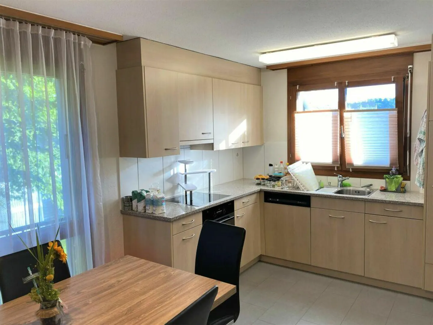 Well-maintained 4.5-room ground floor apartment with covered seating area - Photo 1 of 9