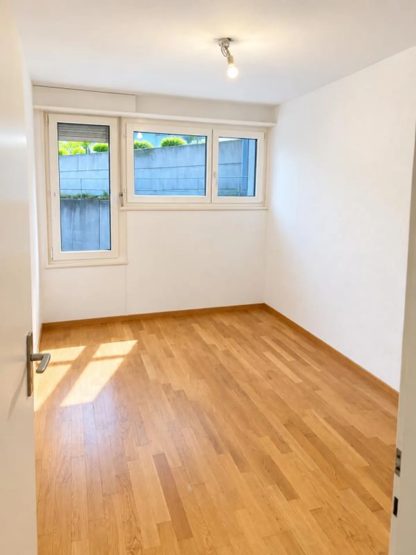 Bright and Spacious 4.5 Room Apartment - Photo 8 of 10