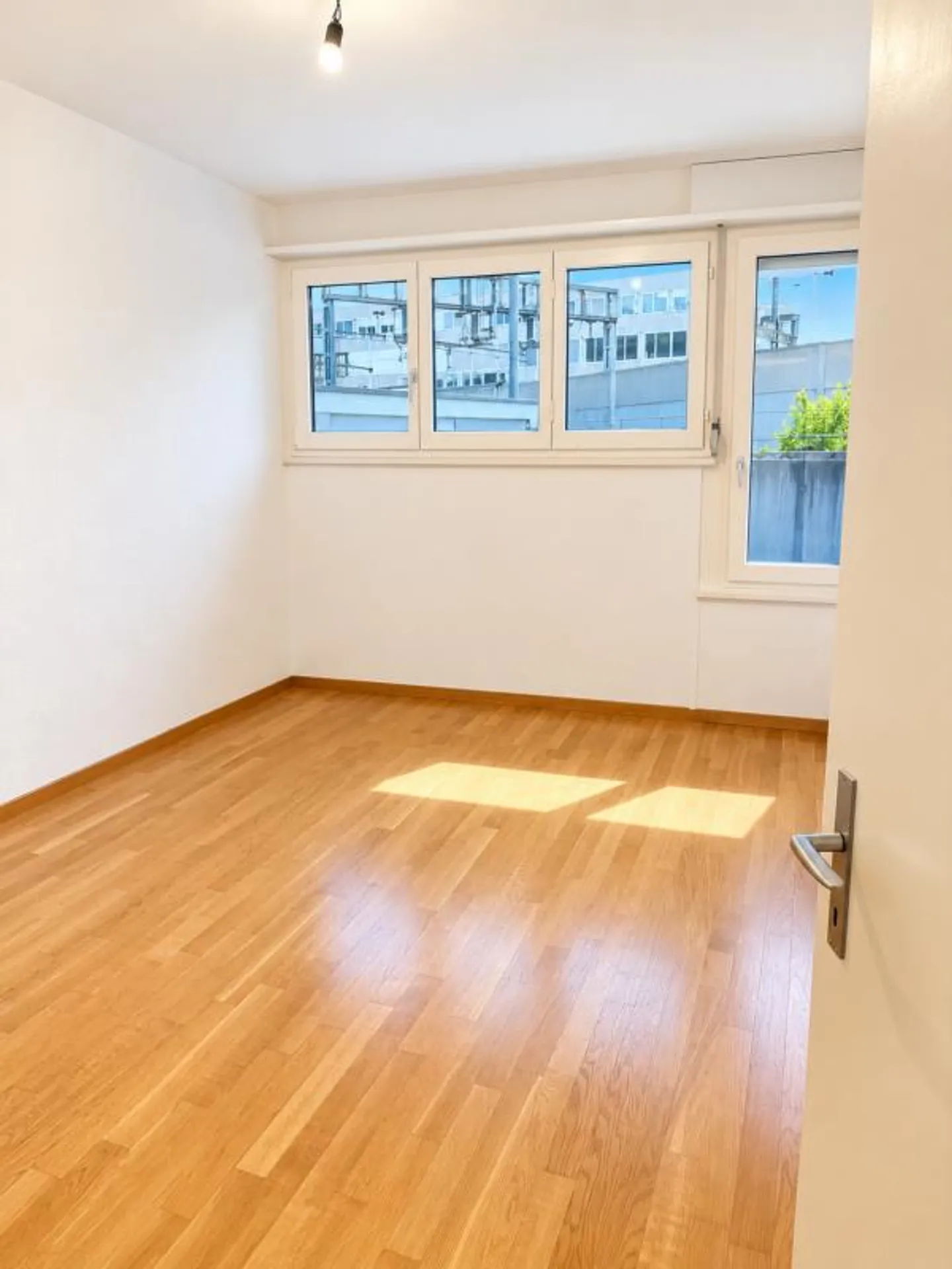 Bright and Spacious 4.5 Room Apartment - Photo 9 of 10
