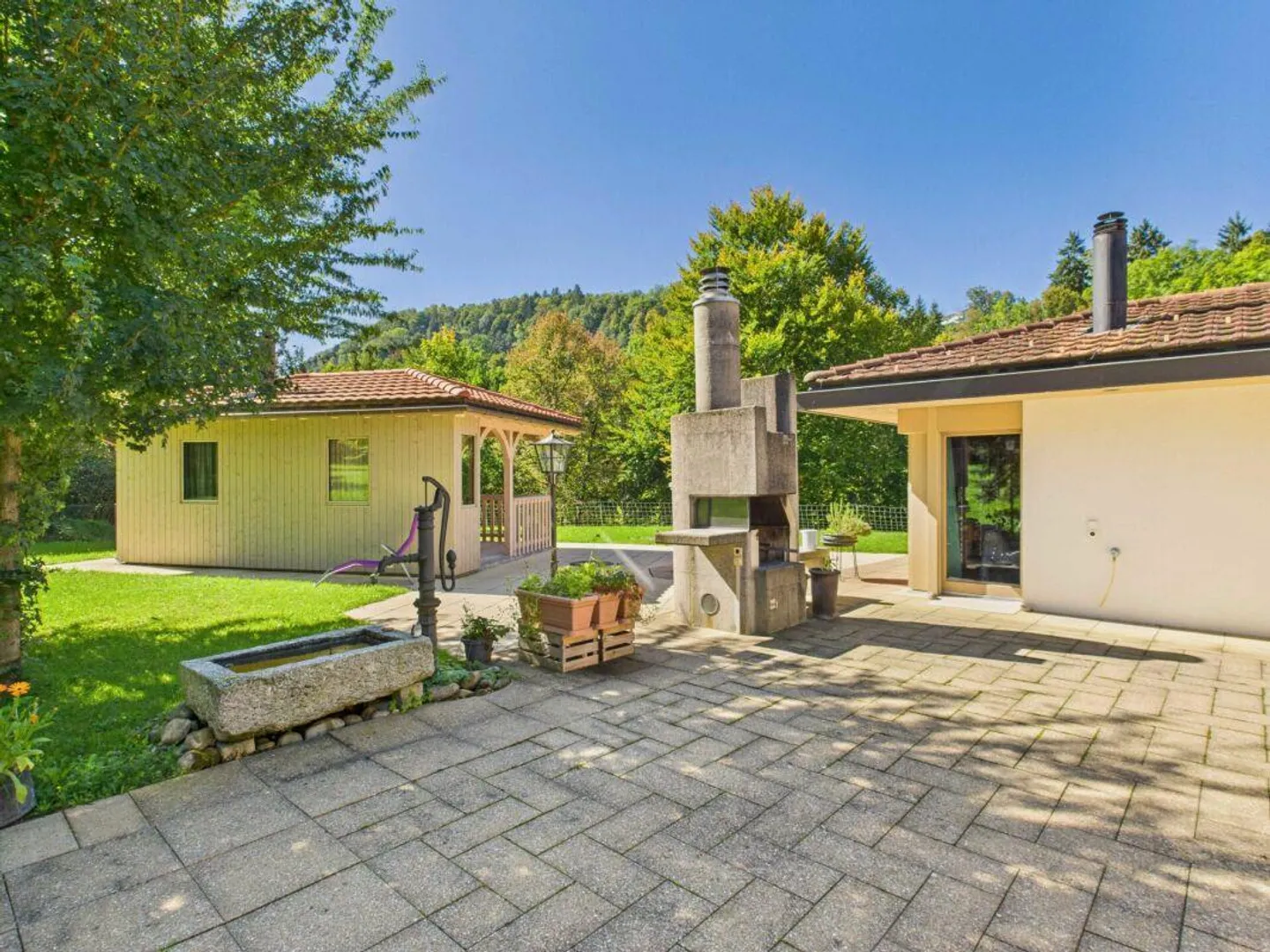 Villa de campagne exclusive avec garage souterrain, maison de fête, maison de jardin et vastes terrains directement sur la rivière Thur - Photo 2 sur 13