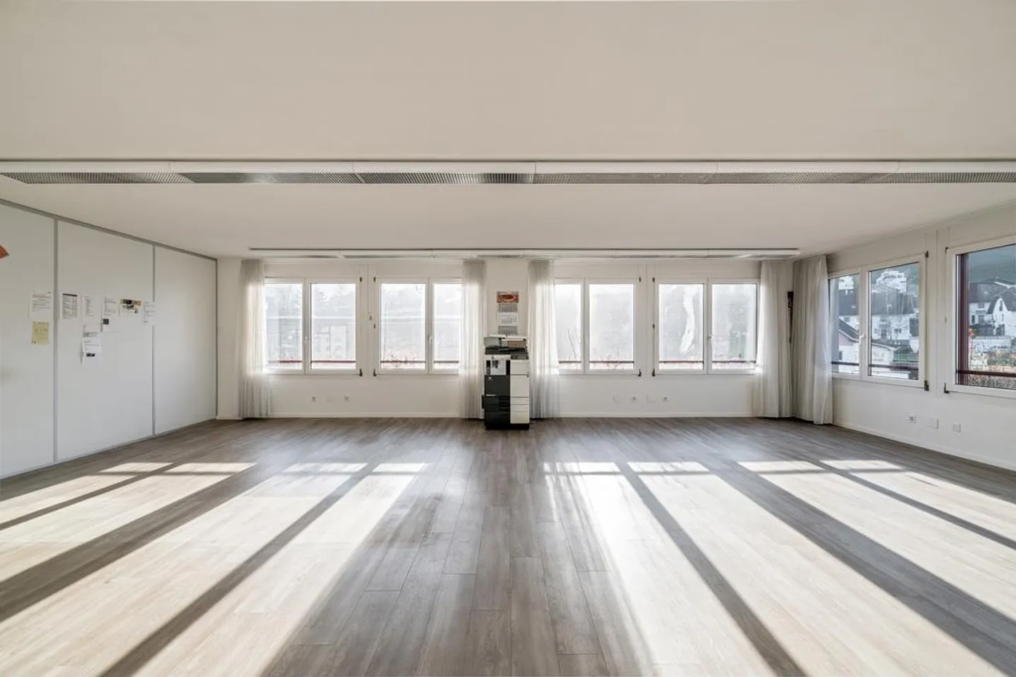 Vicino alla stazione! Spazi per uffici attraenti a Lausen - Foto 2 di 5