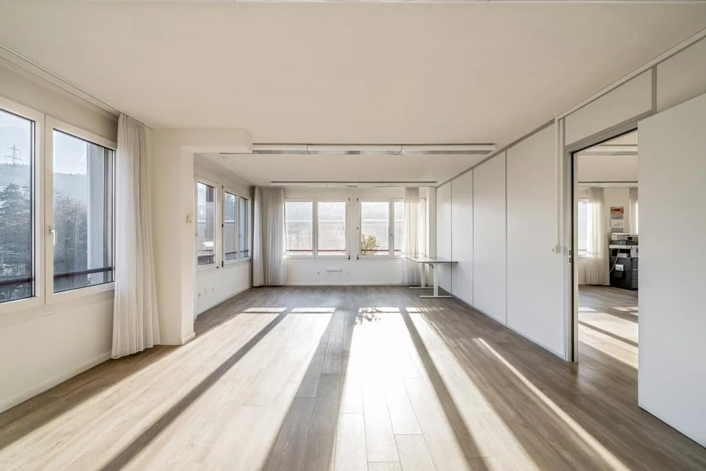 Vicino alla stazione! Spazi per uffici attraenti a Lausen - Foto 4 di 5