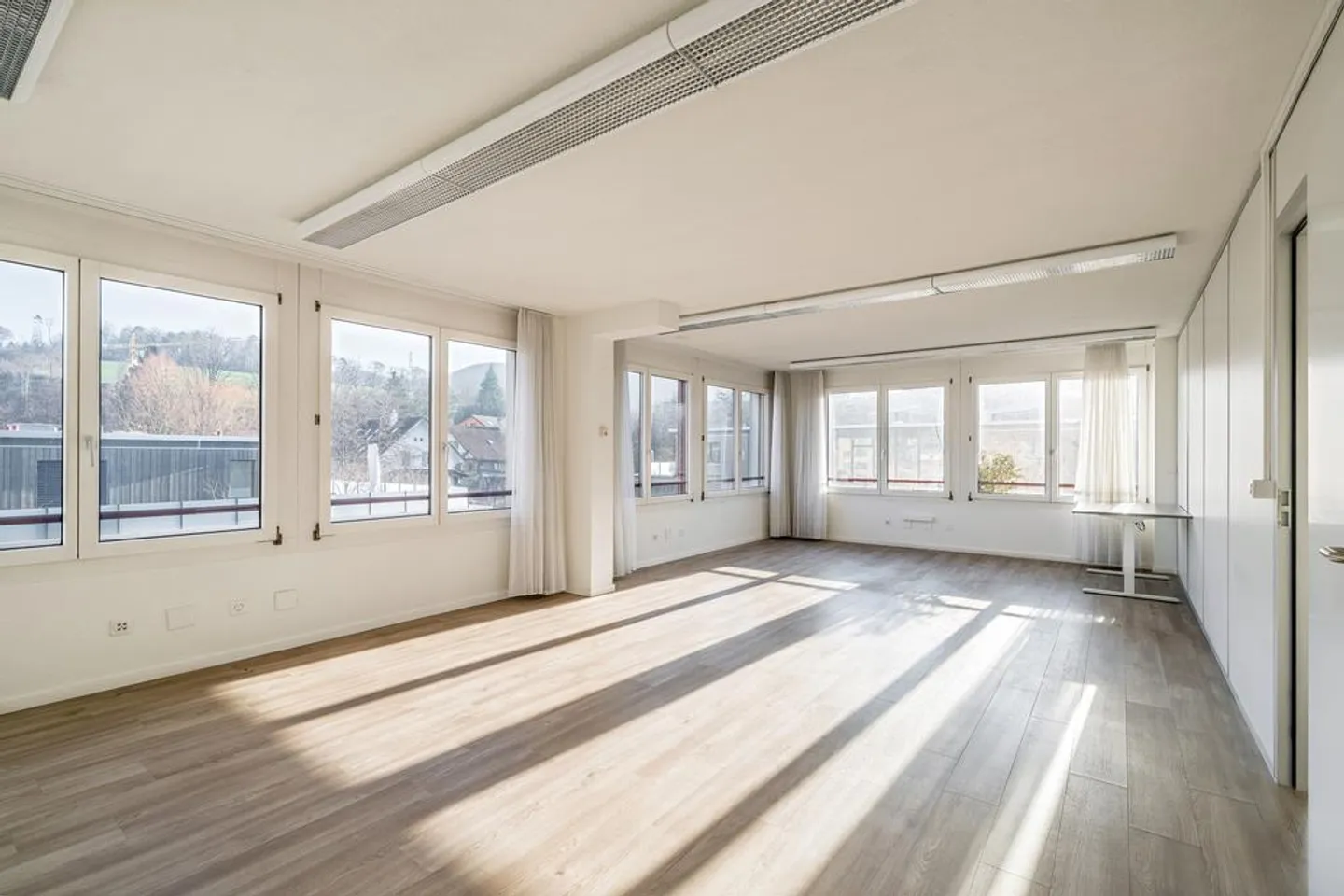 Vicino alla stazione! Spazi per uffici attraenti a Lausen - Foto 5 di 5