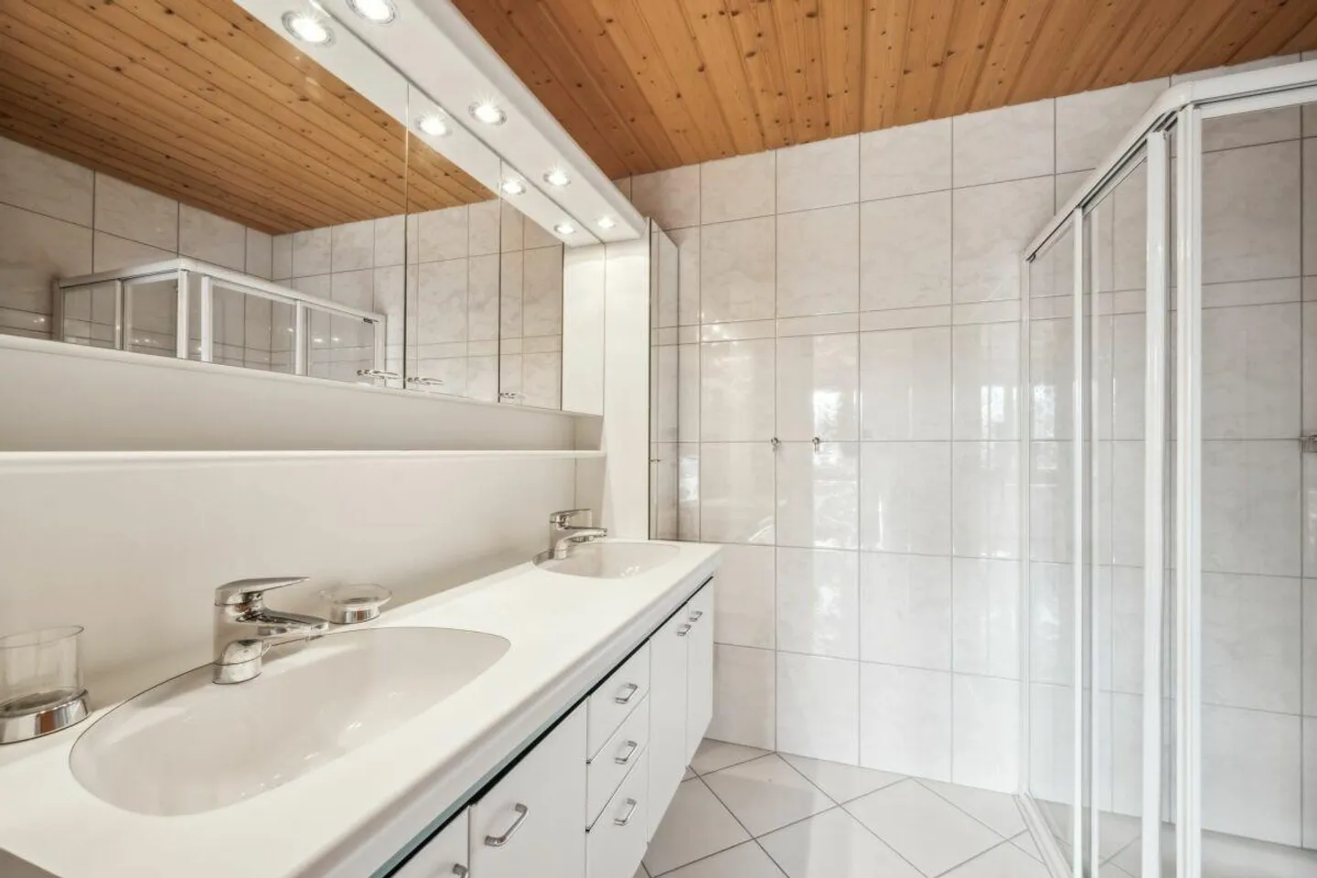 Villa de campagne exclusive avec garage souterrain, maison de fête, maison de jardin et vastes terrains directement sur la rivière Thur - Photo 10 sur 13