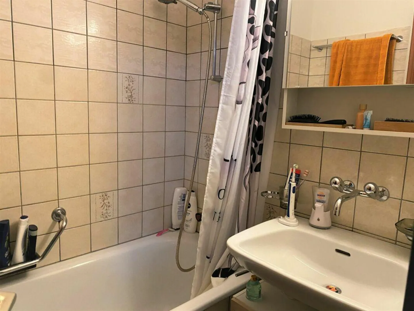 Well-maintained 4.5-room ground floor apartment with covered seating area - Photo 7 of 9