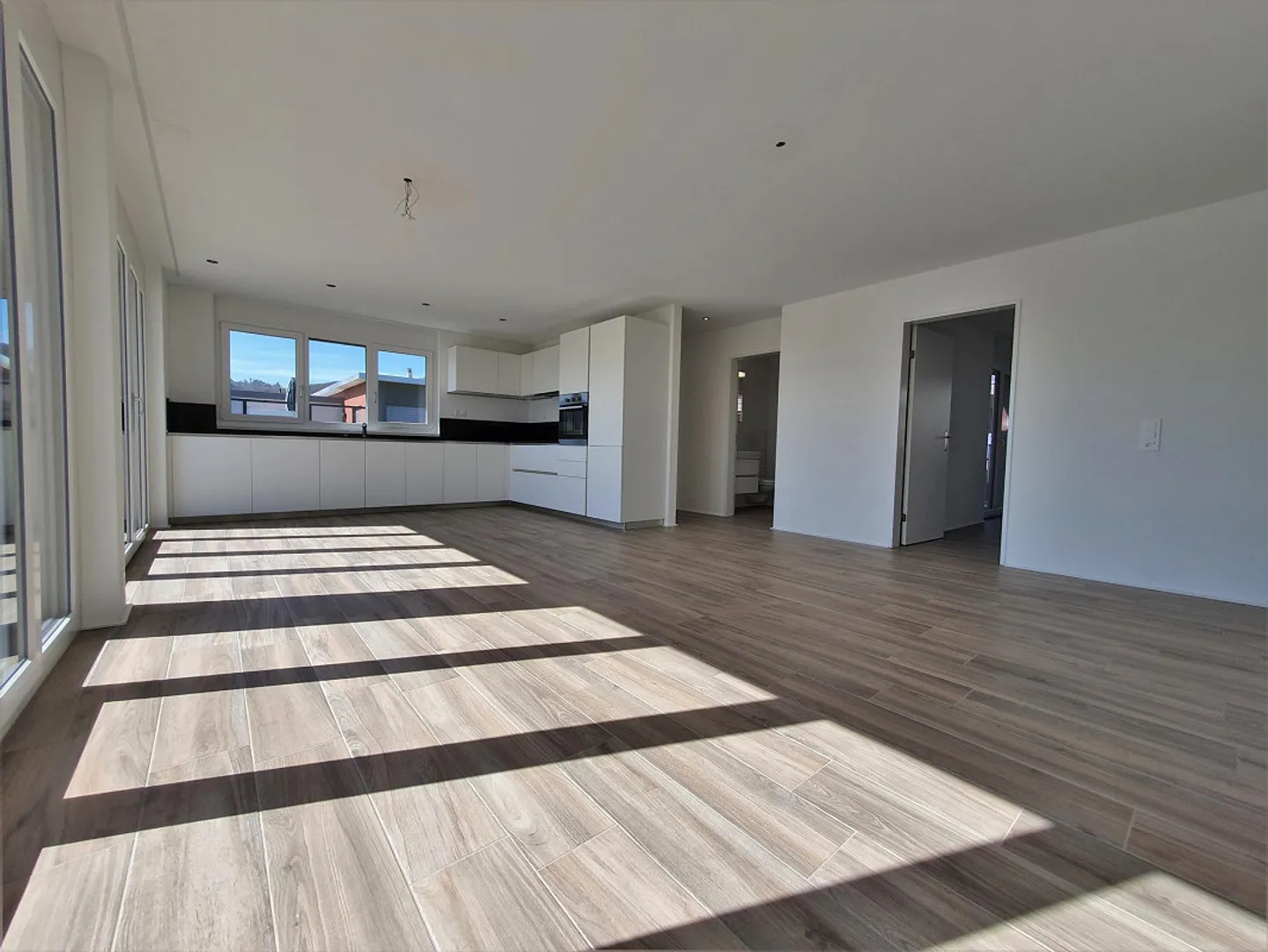 sonnige Attikawohnung mit herrllichem Weitblick - Photo 1 sur 11