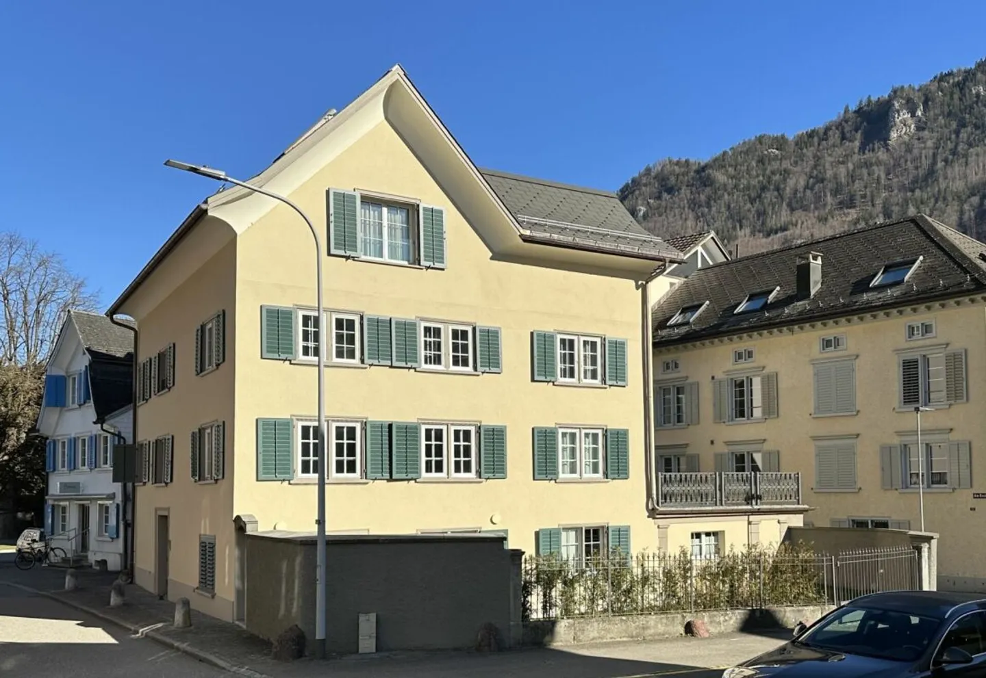 Mehrfamilienhaus in der Altstadt von Glarus - Foto 1 von 14