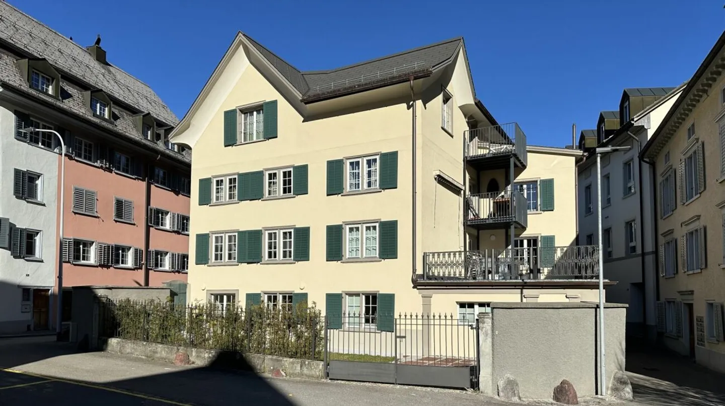 Mehrfamilienhaus in der Altstadt von Glarus - Foto 2 von 14