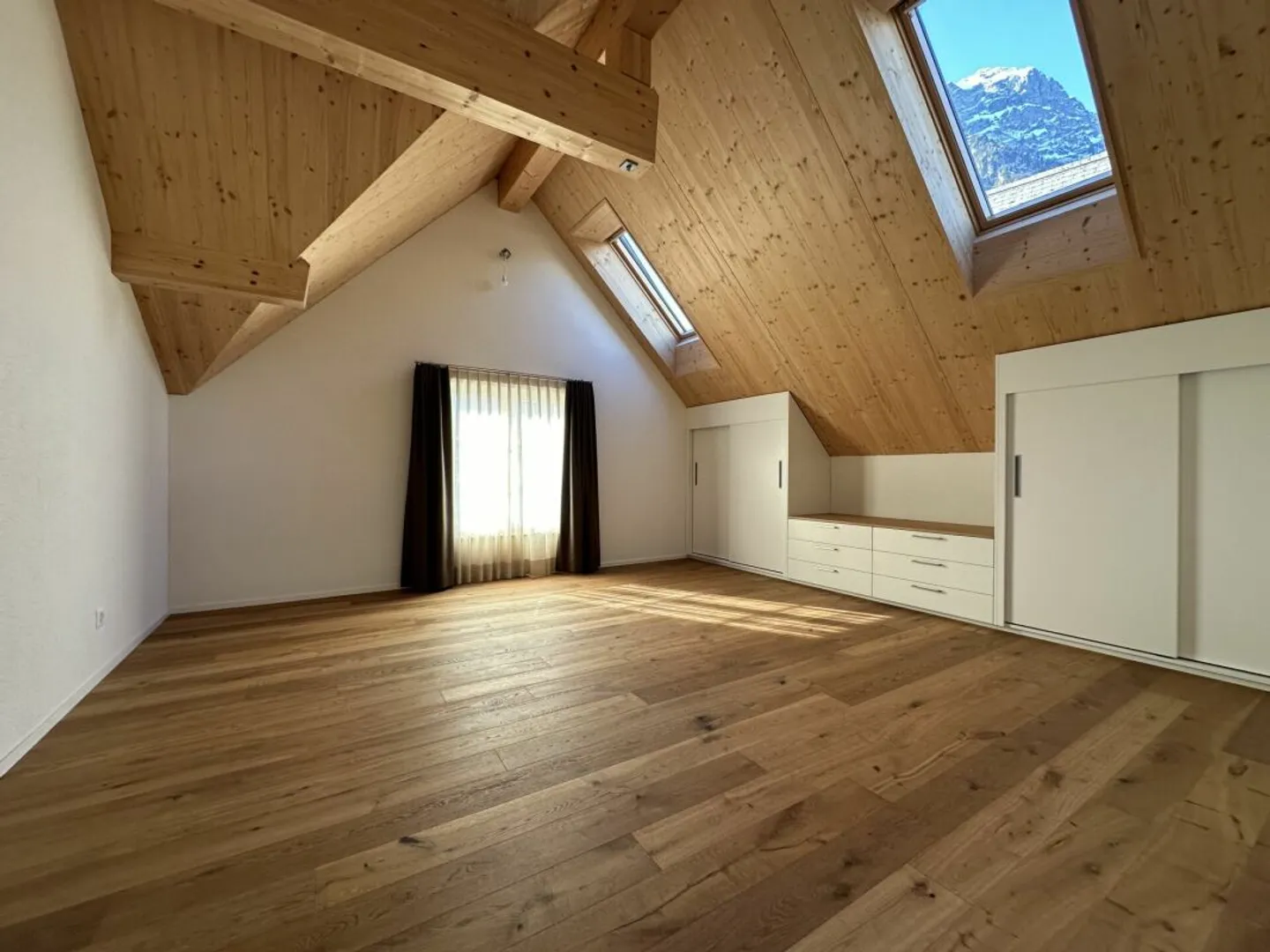Mehrfamilienhaus in der Altstadt von Glarus - Foto 3 von 14