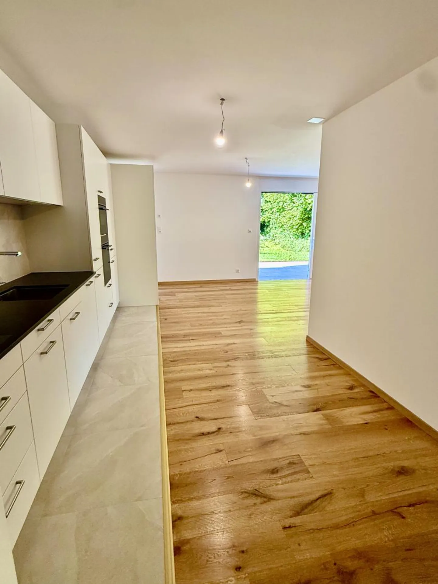 Appartement moderne avec jardin - Photo 3 sur 16