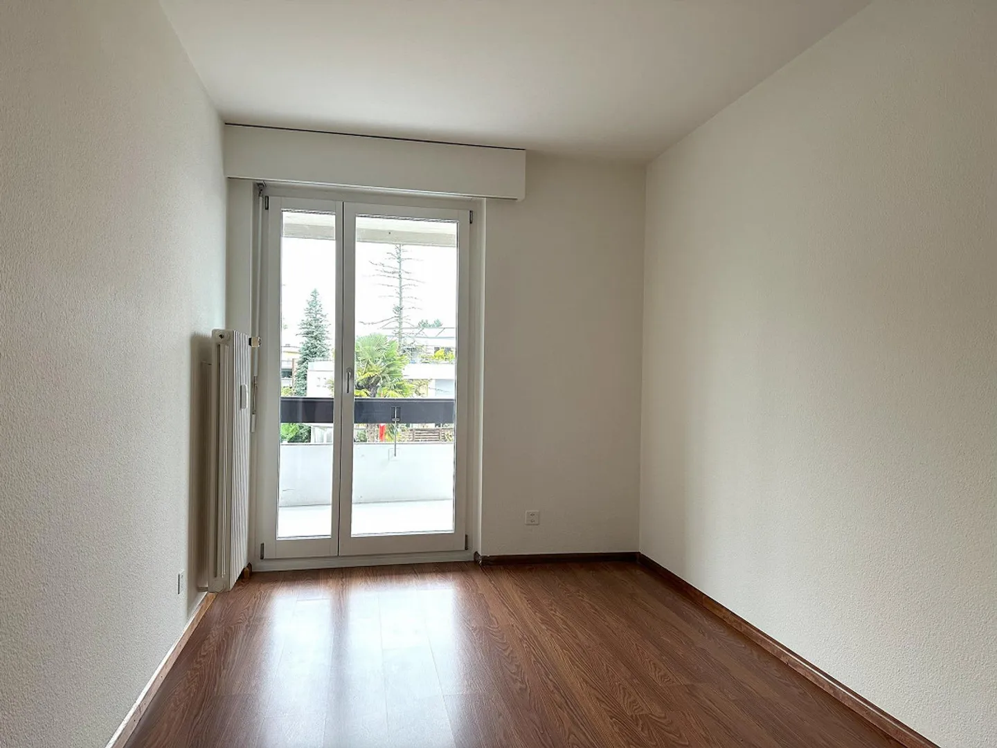 Bright 5.5-room apartment with fireplace and two balconies in Allschwil - Photo 8 of 17