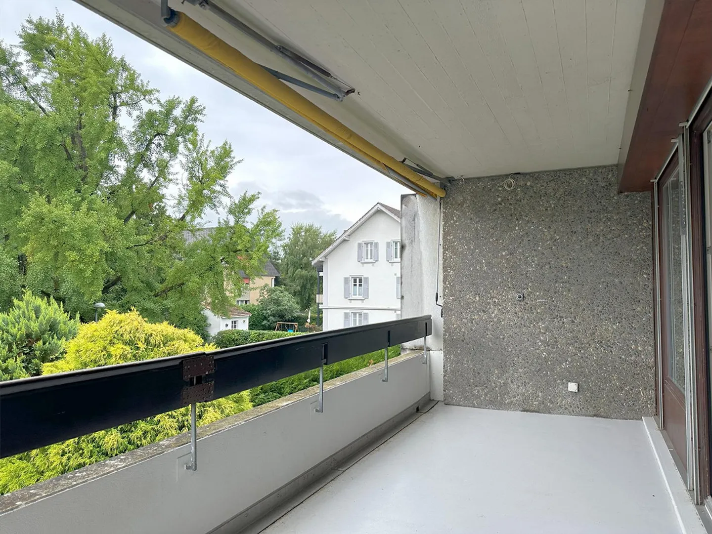 Bright 5.5-room apartment with fireplace and two balconies in Allschwil - Photo 10 of 17