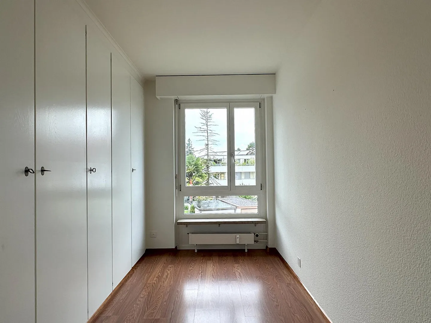 Bright 5.5-room apartment with fireplace and two balconies in Allschwil - Photo 9 of 17