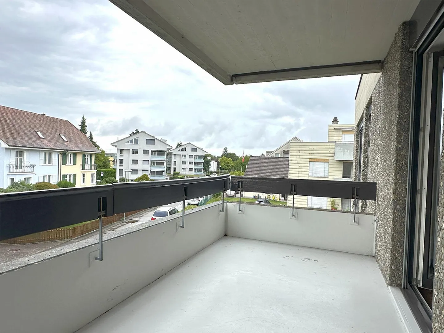 Bright 5.5-room apartment with fireplace and two balconies in Allschwil - Photo 11 of 17