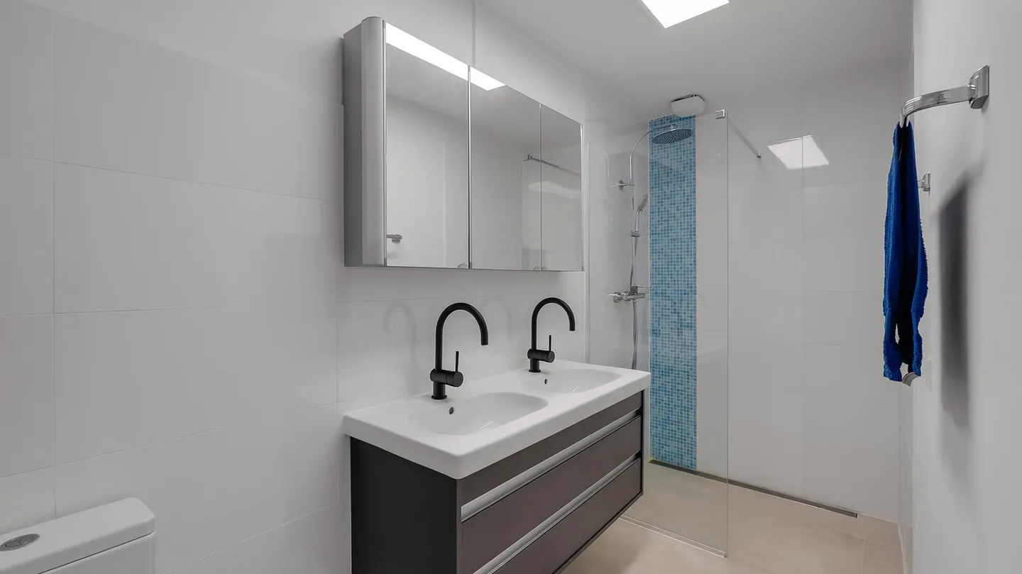 Modernes Penthouse mit Seesicht - Foto 7 von 9