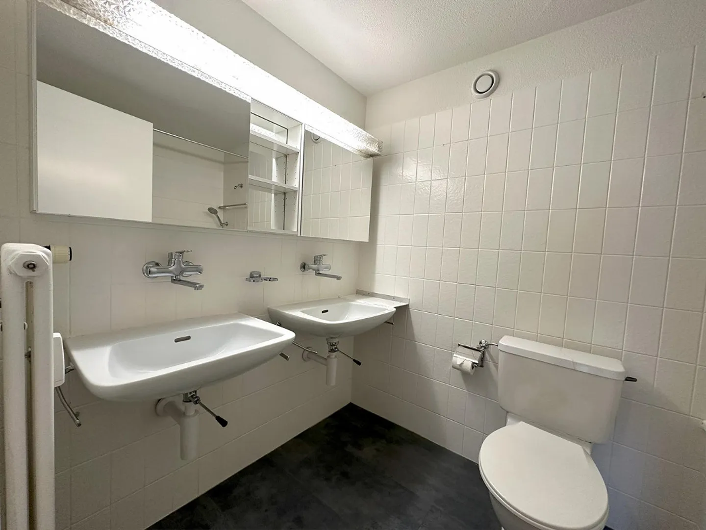 Bright 5.5-room apartment with fireplace and two balconies in Allschwil - Photo 13 of 17