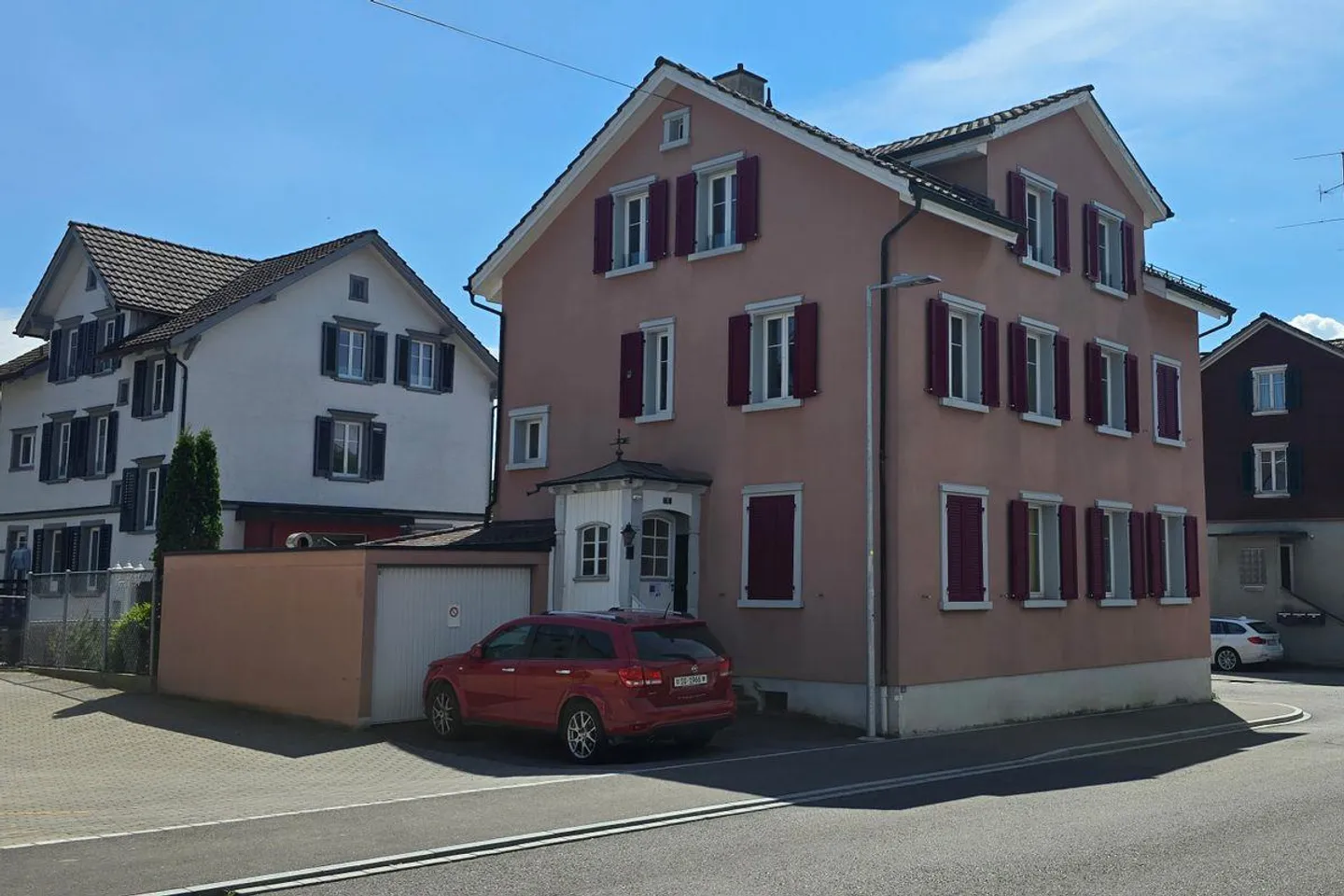 Edificio residenziale con diverse possibilità in ottime condizioni - Foto 3 di 13