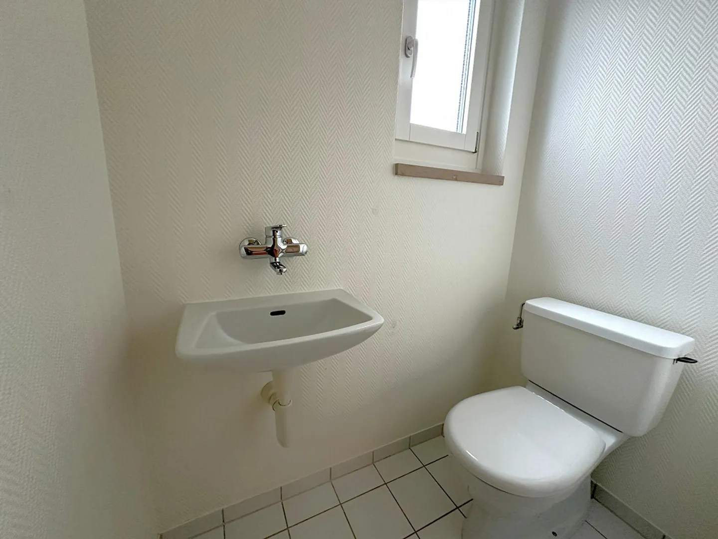 Bright 5.5-room apartment with fireplace and two balconies in Allschwil - Photo 14 of 17