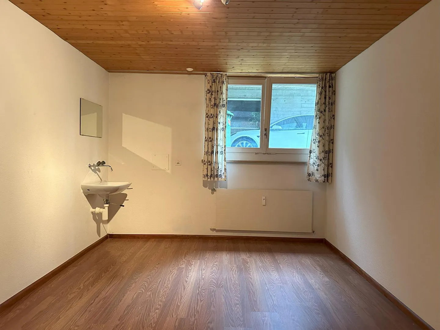 Bright 5.5-room apartment with fireplace and two balconies in Allschwil - Photo 15 of 17