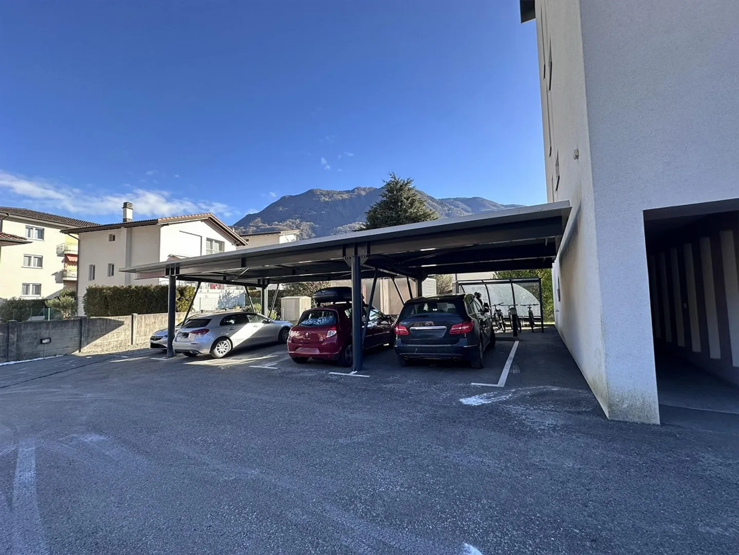Covered parking for rent in Bellinzona - Photo 3 of 3