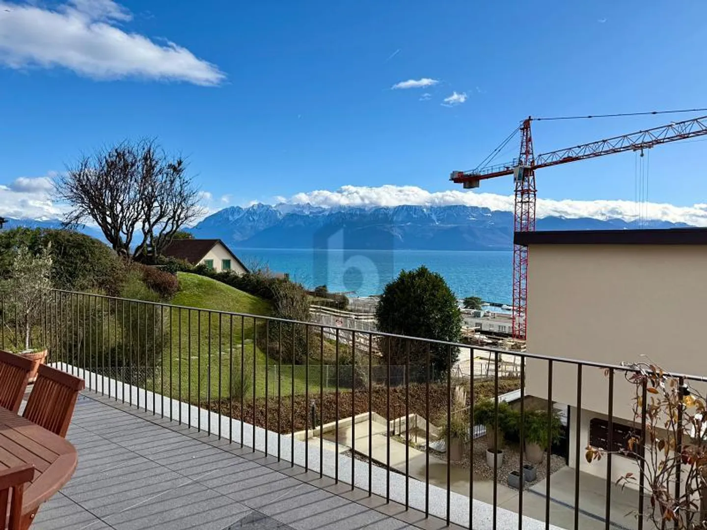 LUMINOSO CON VISTA SUL LAGO - Foto 1 di 6