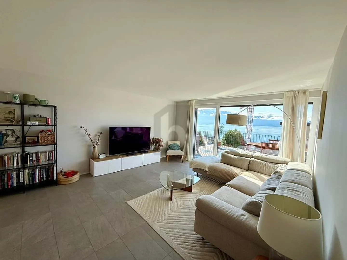 LUMINOSO CON VISTA SUL LAGO - Foto 2 di 6