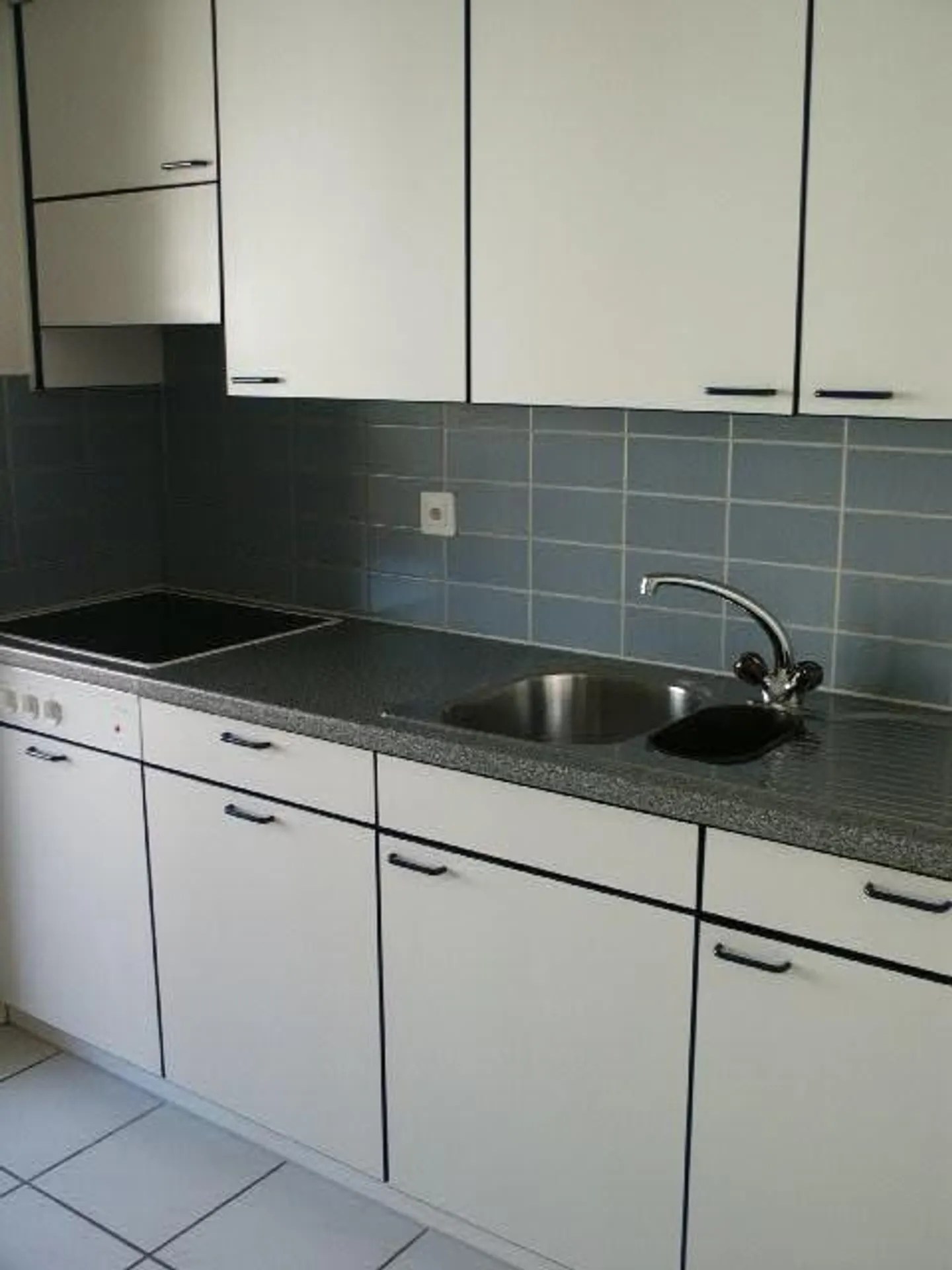 Modern, bright apartment in a quiet location - Photo 4 of 9