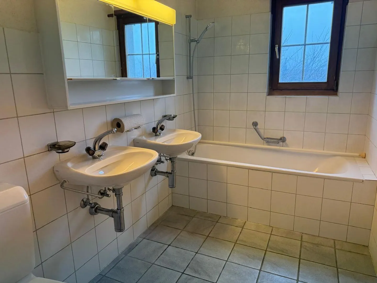 Charming Apartment with Attic, Garden, and Garage - Photo 7 of 11