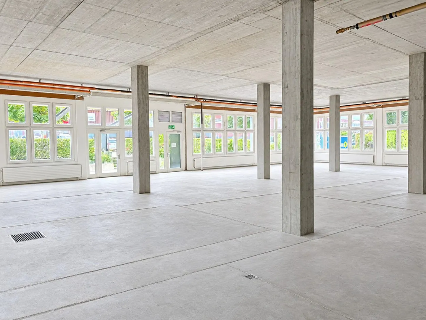 Espace commercial attrayant au rez-de-chaussée - Pour la production, le stockage, les expositions - Photo 3 sur 5