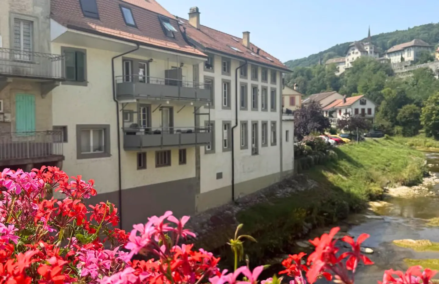 Apartment in the center of Moudon with 2.5 rooms and guaranteed yield - Photo 1 of 11