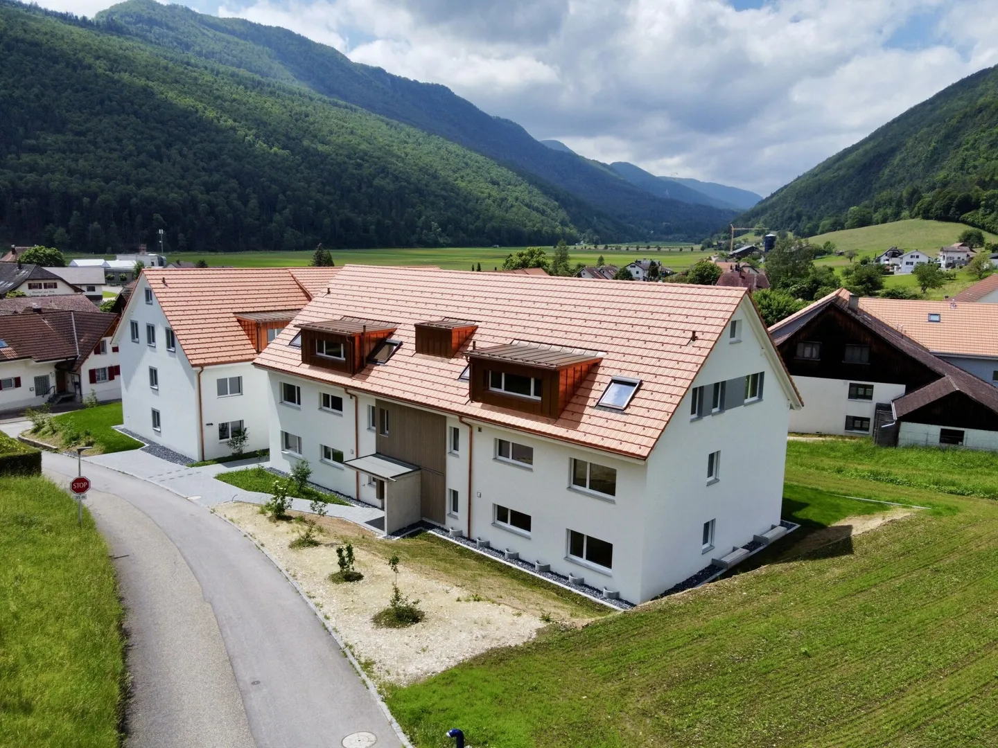 Edificio multifamiliare di nuova costruzione completamente affittato con 6 x appartamenti di 4,5 stanze - Foto 2 di 16