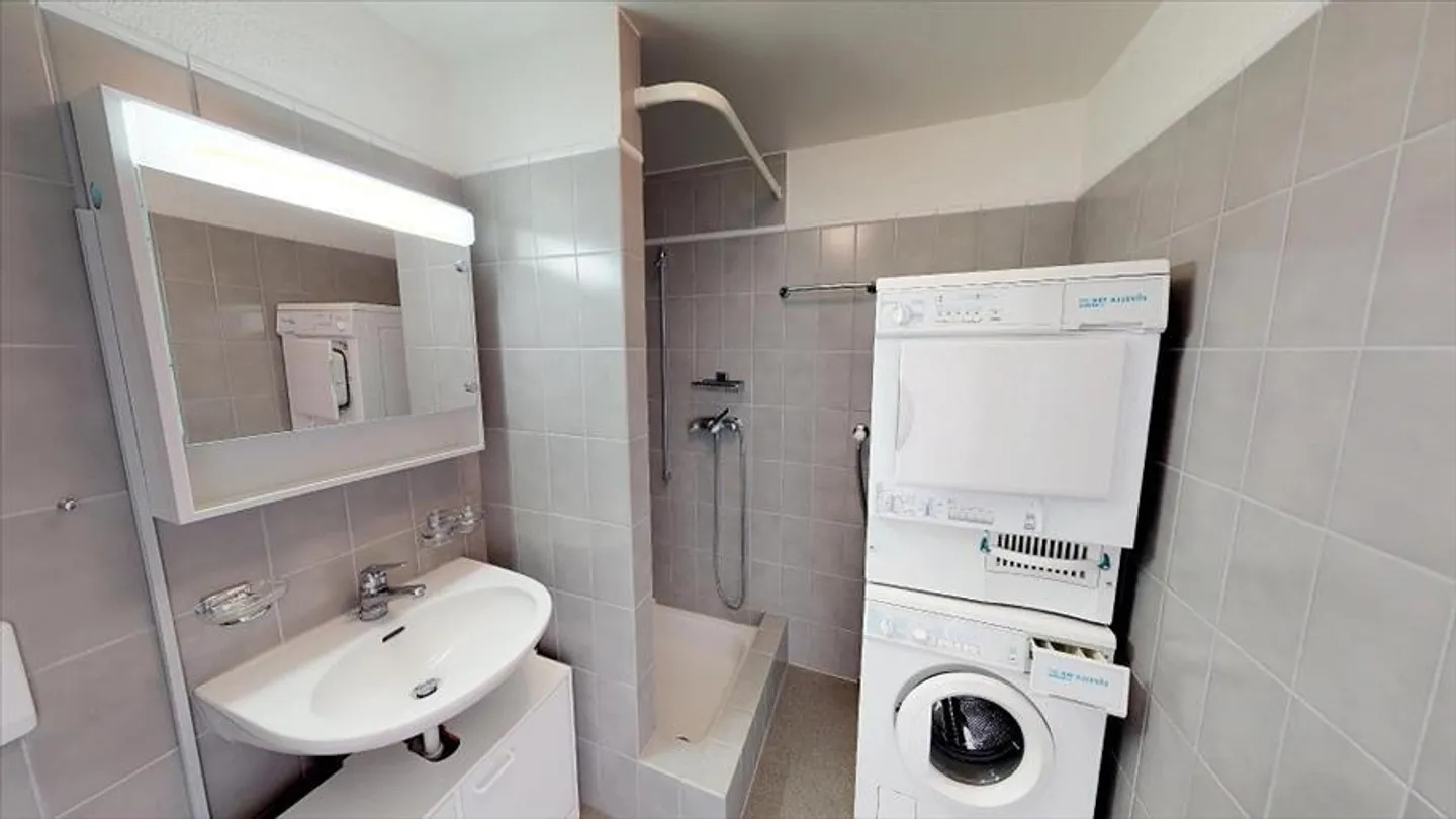 In a quiet neighborhood - Photo 5 of 6