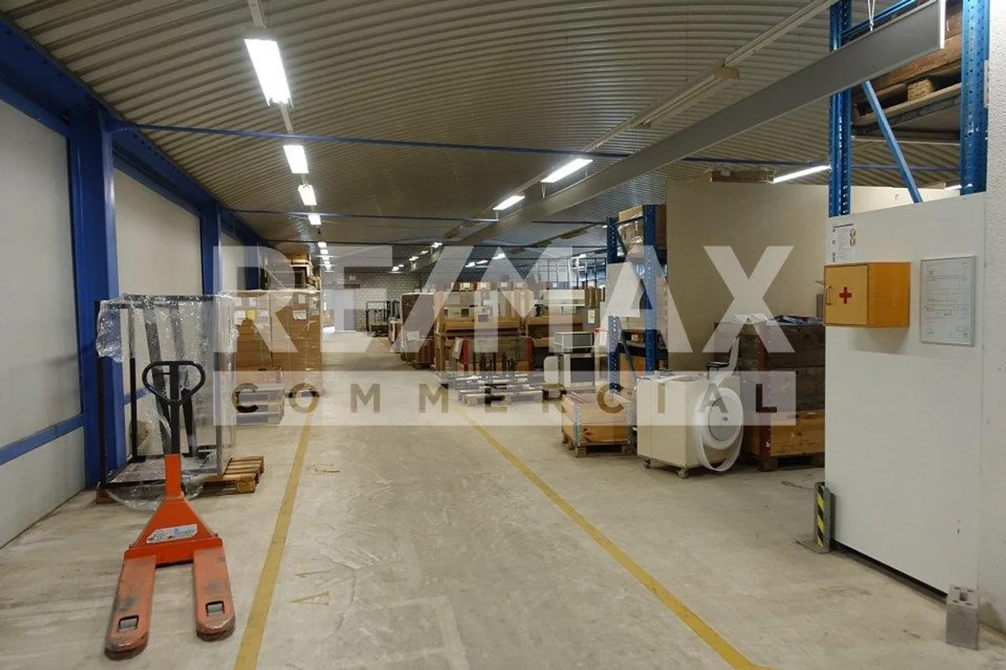 Circa 940 m2 di spazio di stoccaggio/commerciale - Foto 3 di 6