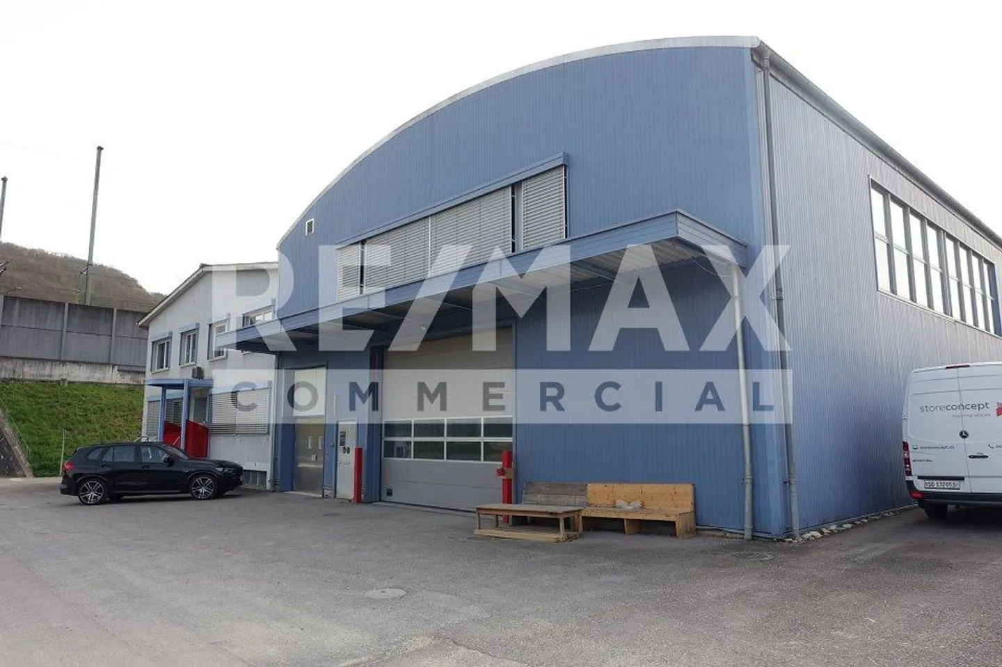 Circa 940 m2 di spazio di stoccaggio/commerciale - Foto 1 di 6