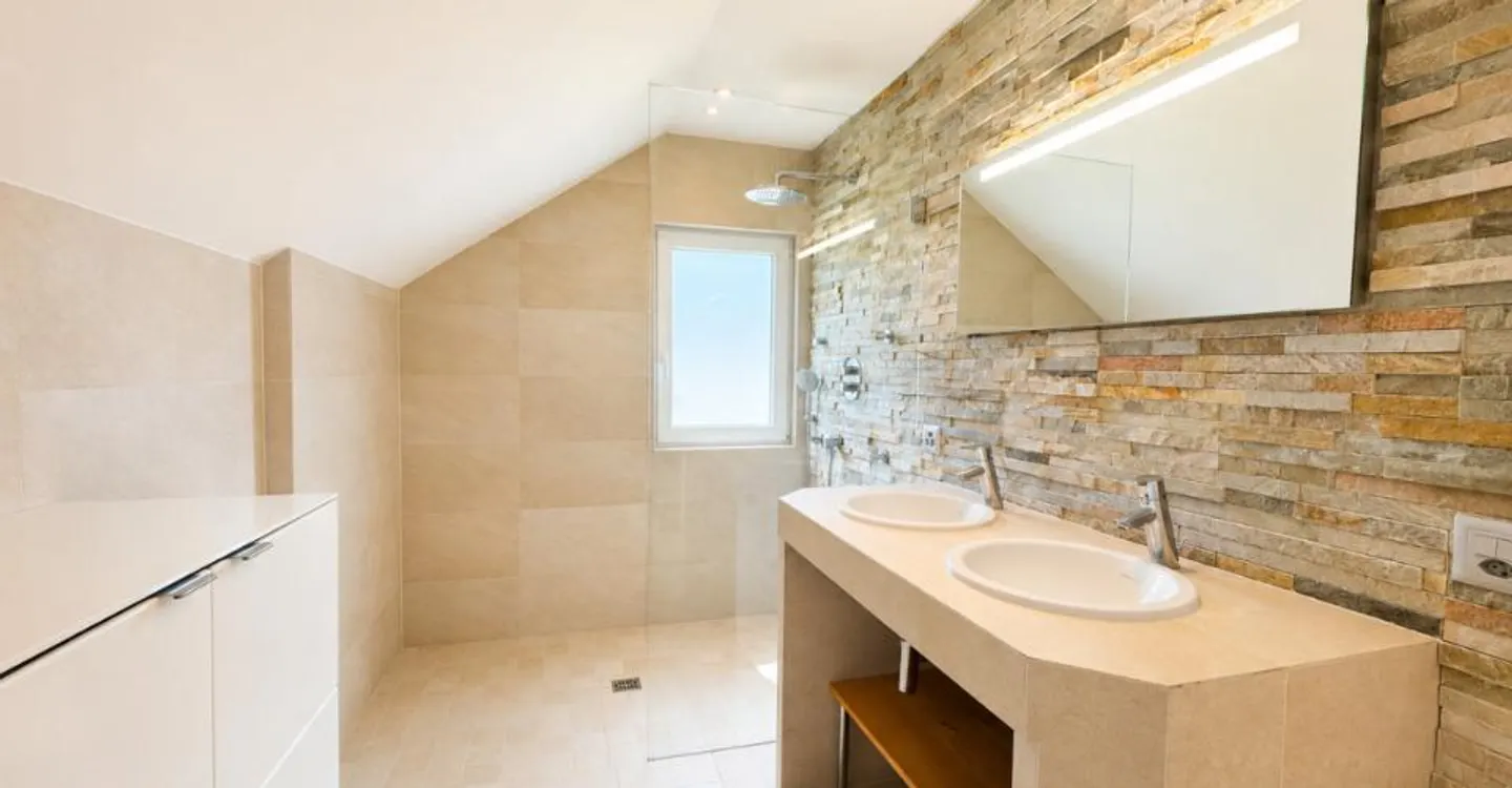 LUTRY – INDIVIDUAL VILLA WITH UNOBSTRUCTED VIEW - Photo 10 of 13