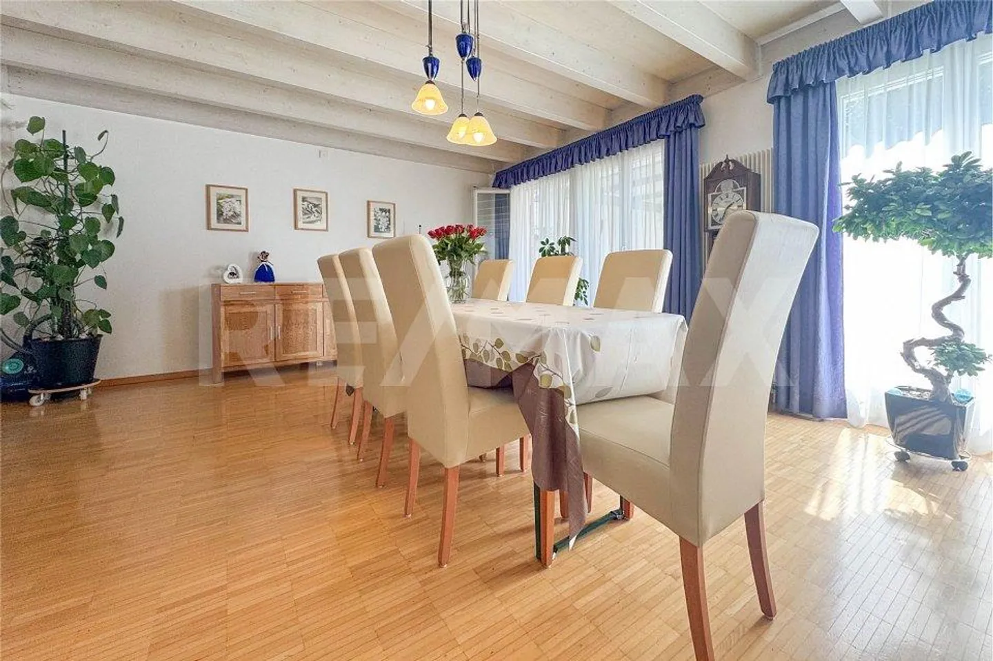 Attraente casa a schiera angolare di 4,5 stanze in un quartiere adatto alle famiglie - Foto 3 di 7