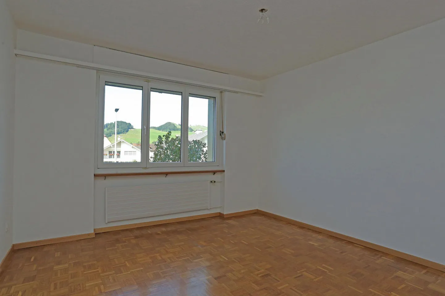 Spacious 3.5-room apartment on the ground floor - Photo 3 of 8