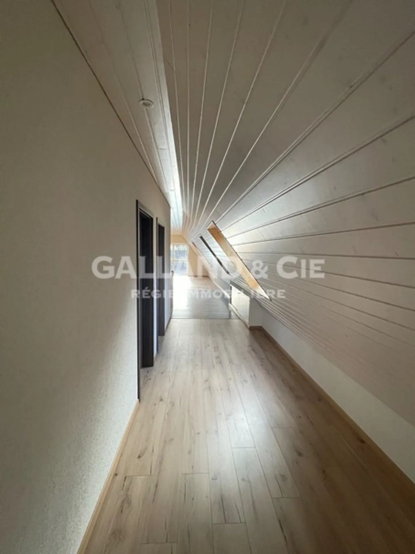 3.5-room apartment in the attic - Photo 5 of 7