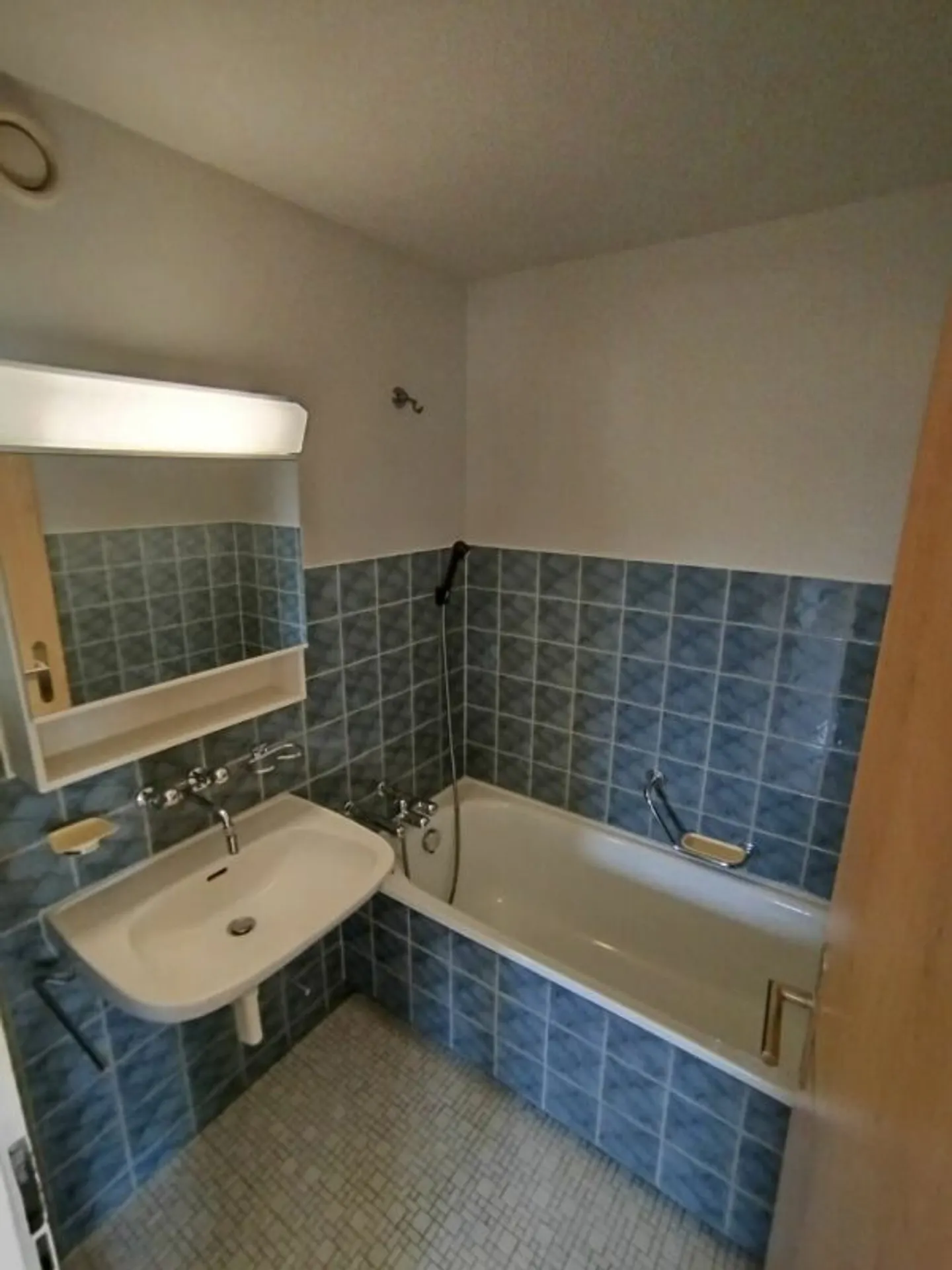 Charming Apartment in Prime Location - Photo 6 of 10