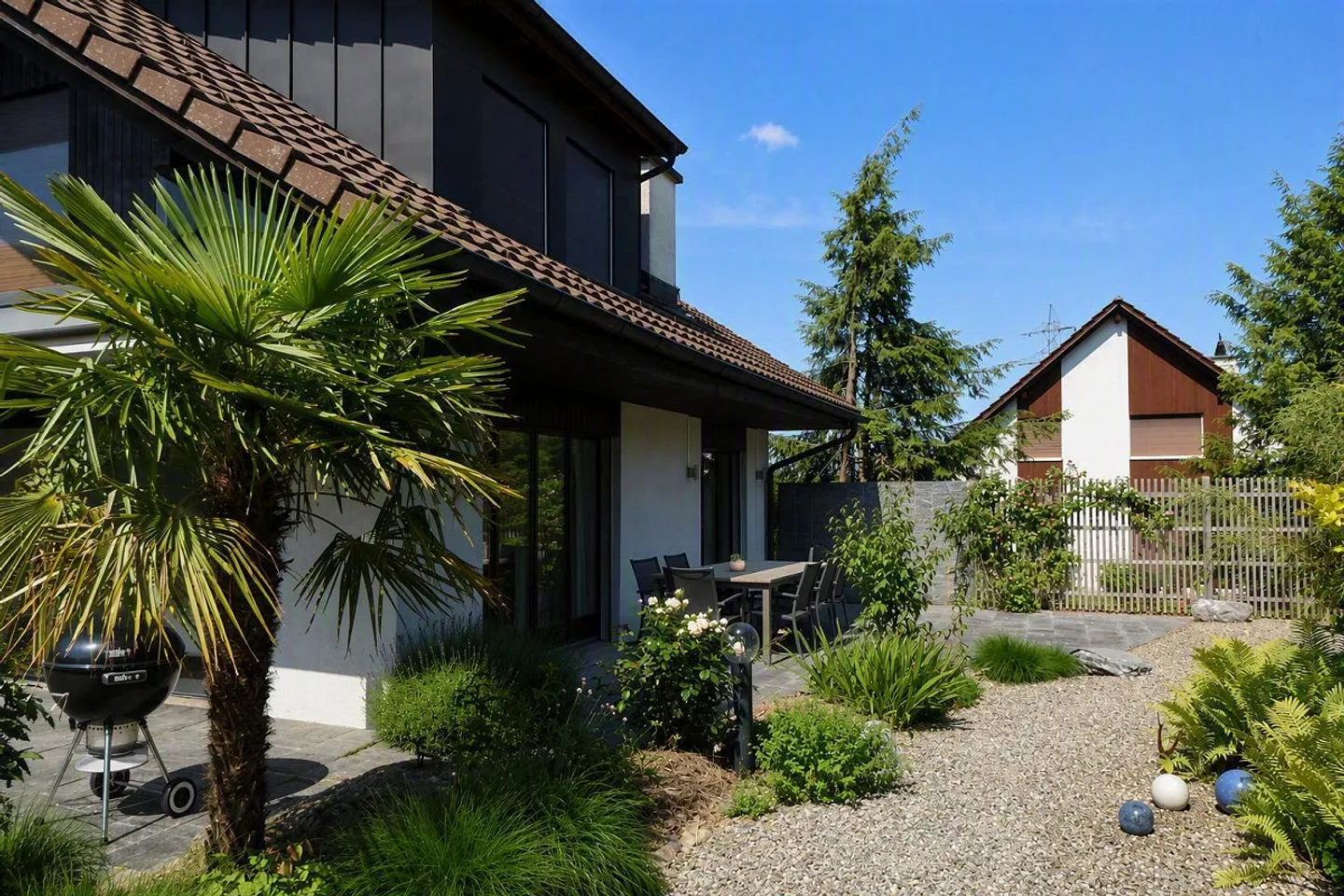 Affascinante casa unifamiliare di 5,5 stanze in Sihlwaldstrasse a Langnau am Albis - Foto 1 di 17