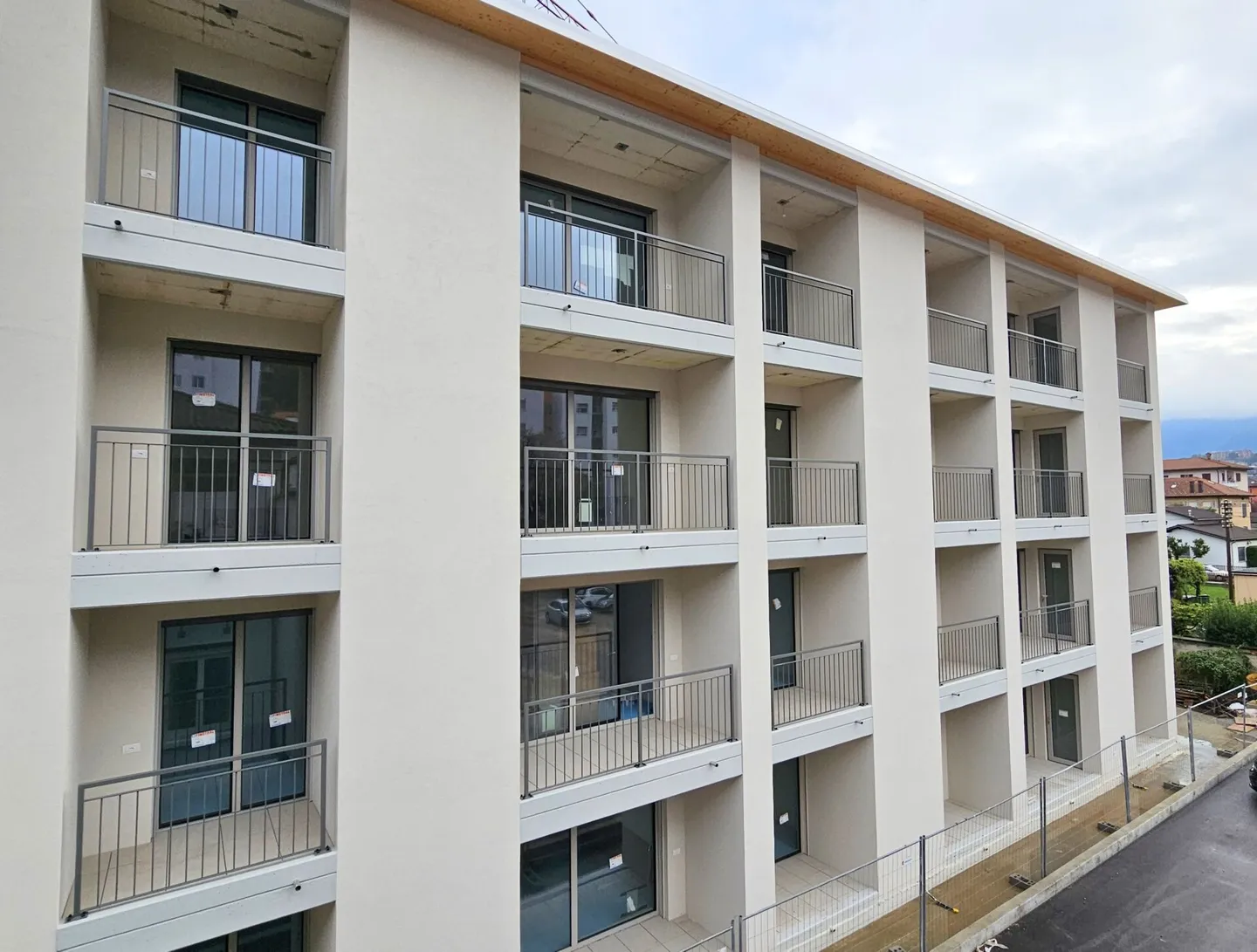 2.5 LOCALI CON LAVANDERIA PRIVATA E POSTEGGIO - Foto 9 di 9