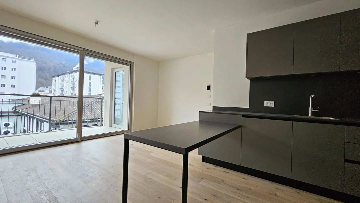 2.5 LOCALI CON LAVANDERIA PRIVATA E POSTEGGIO - Foto 1 di 9