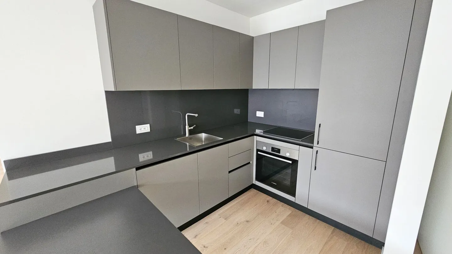 2.5 LOCALI CON LAVANDERIA PRIVATA E POSTEGGIO - Foto 2 di 9