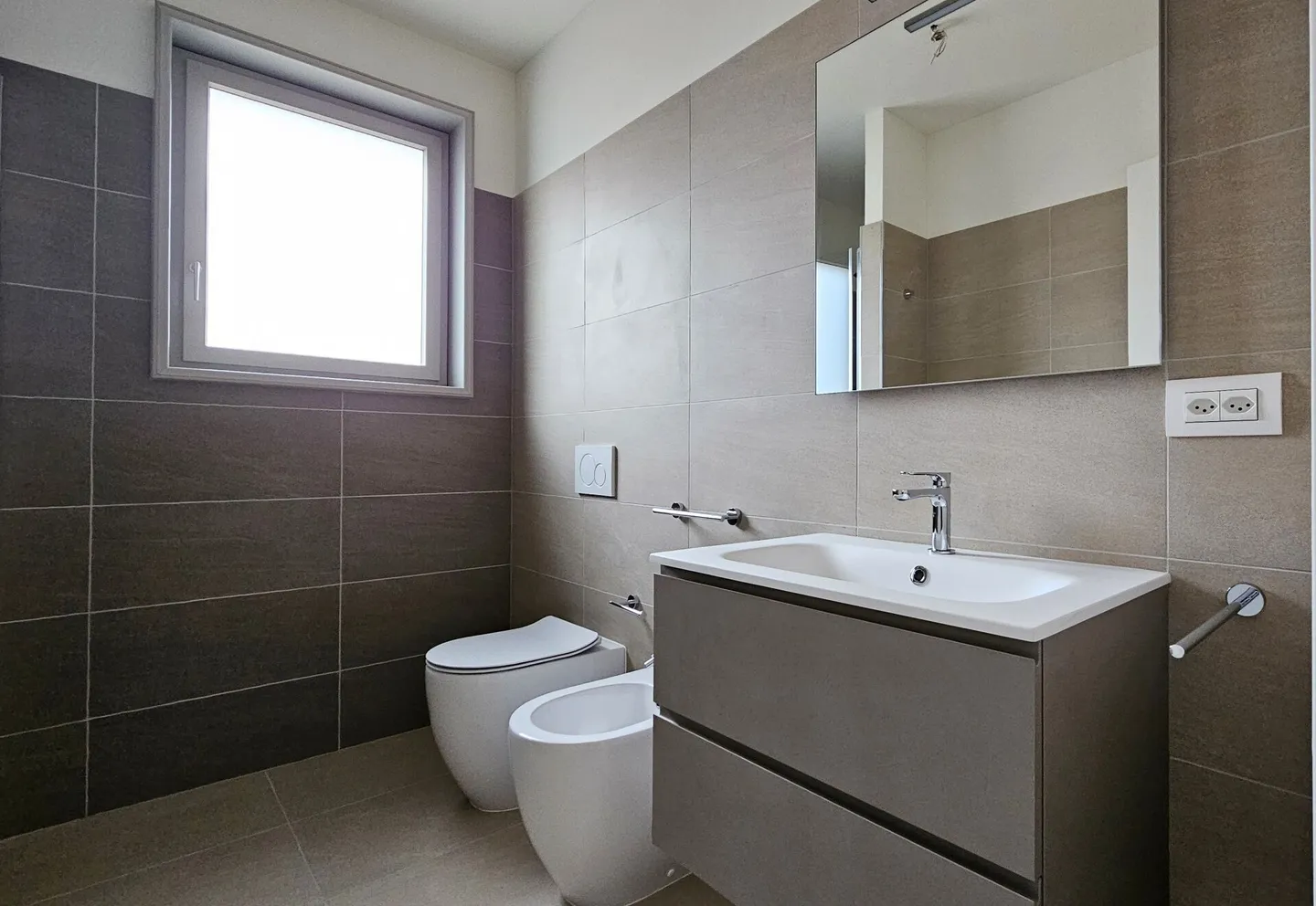 2.5 LOCALI CON LAVANDERIA PRIVATA E POSTEGGIO - Foto 6 di 9