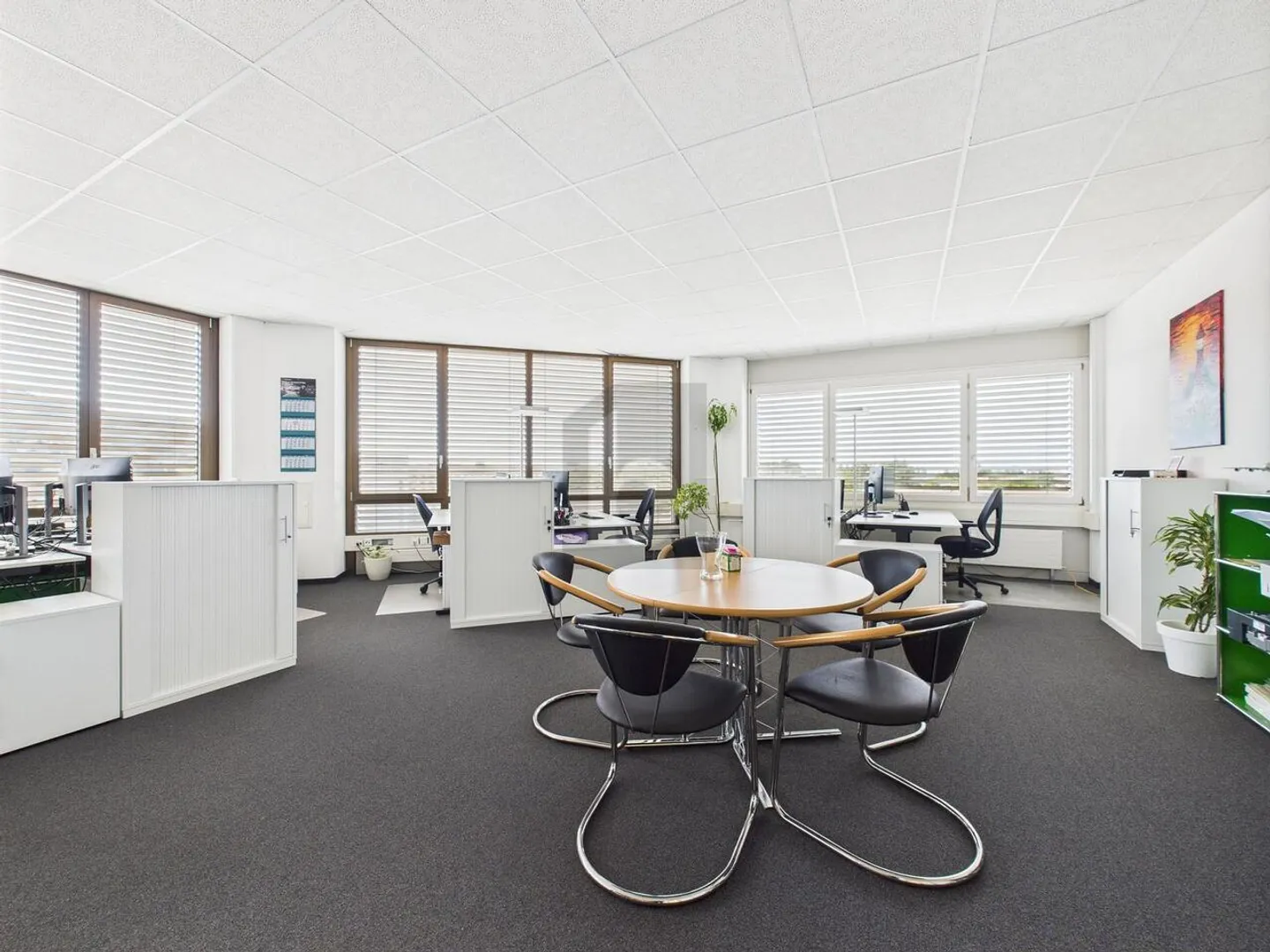 EMPLACEMENT COMMERCIAL ATTRACTIF AU CENTRE - Photo 3 sur 5