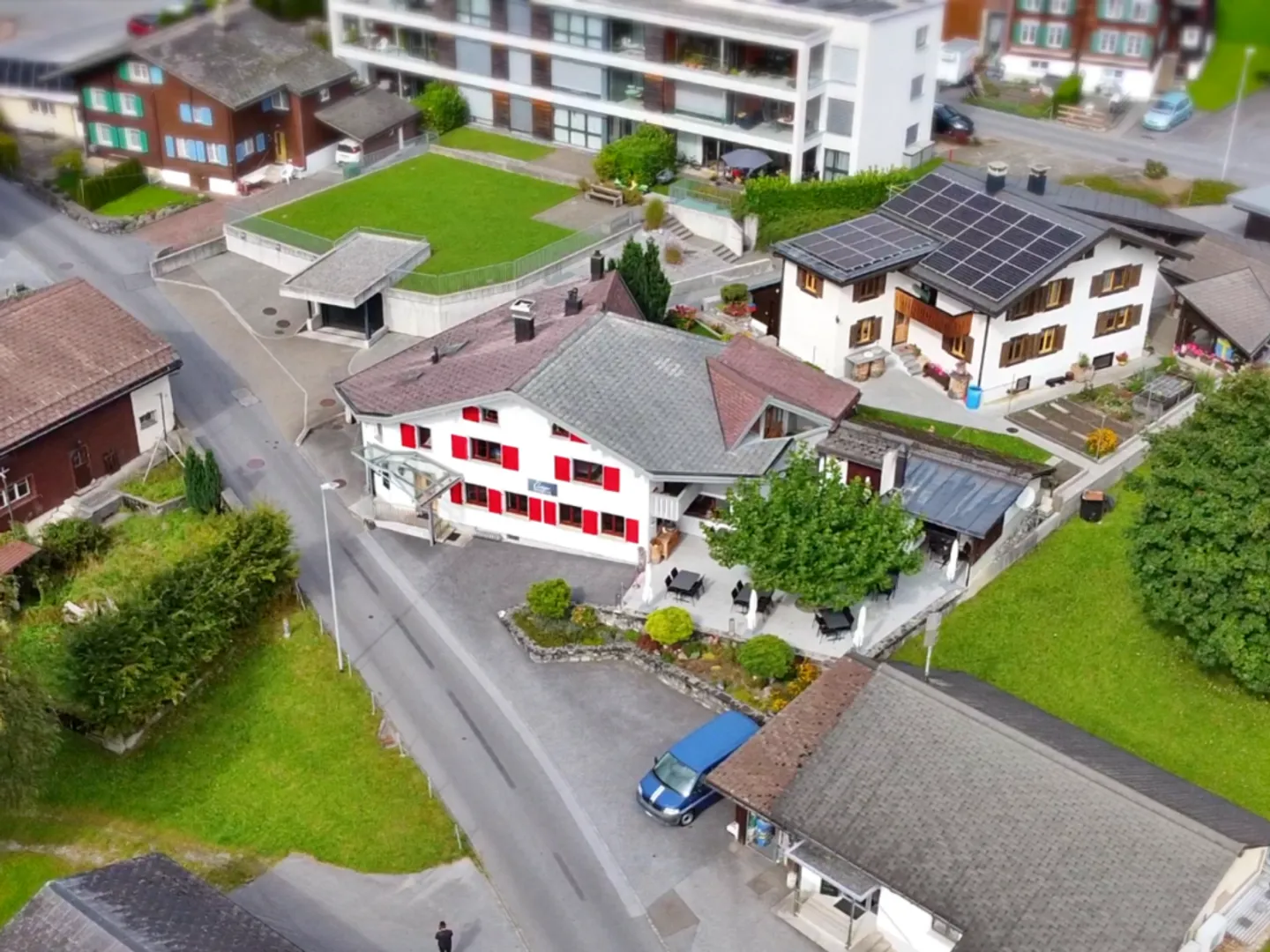 Liegenschaft an sonniger Lage mit bezauberndem Blick in die Glarner Bergwelt! - Foto 1 von 18